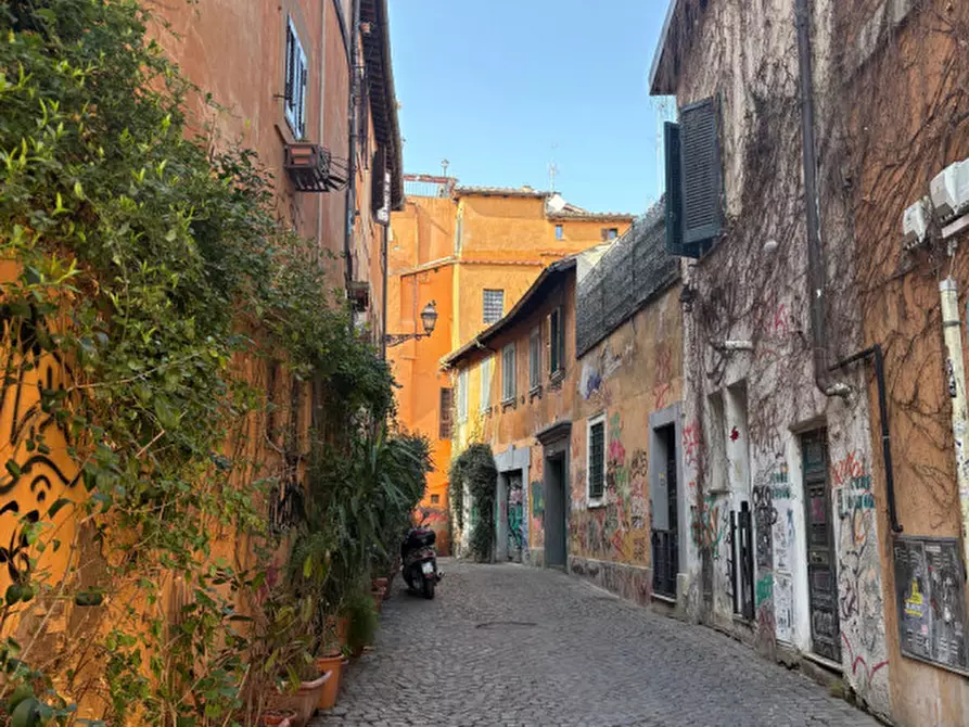 Immagine 2 di Appartamento in vendita  in piazza de' renzi a Roma
