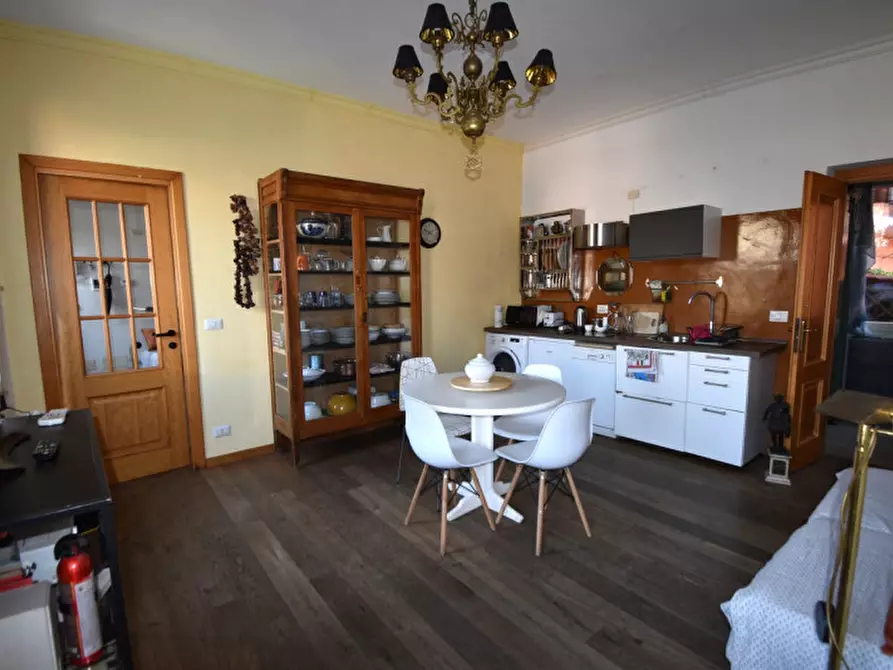 Immagine 9 di Appartamento in vendita  in piazza de' renzi a Roma