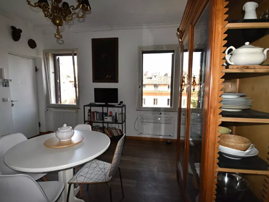 Immagine 11 di Appartamento in vendita  in piazza de' renzi a Roma