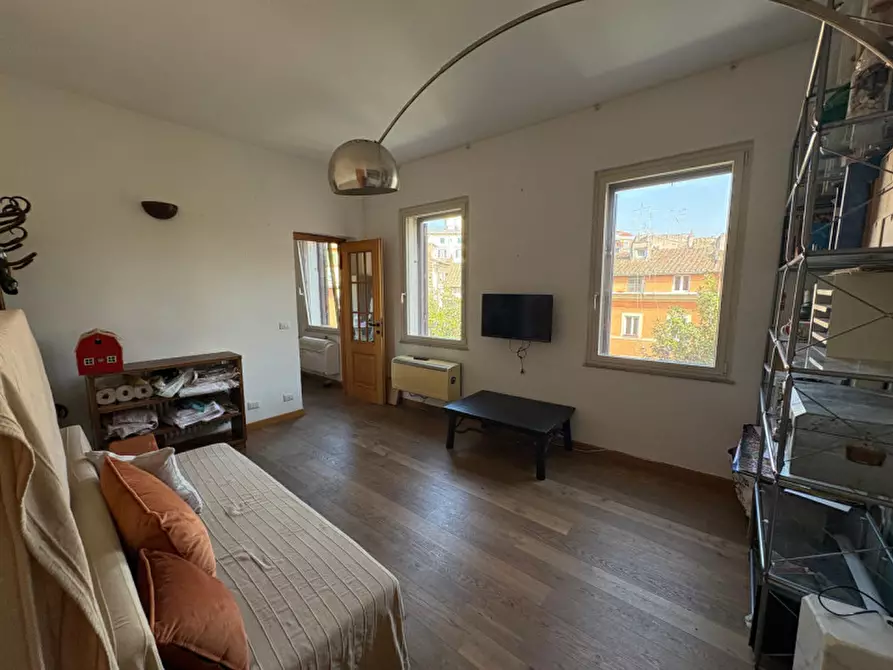 Immagine 13 di Appartamento in vendita  in piazza de' renzi a Roma