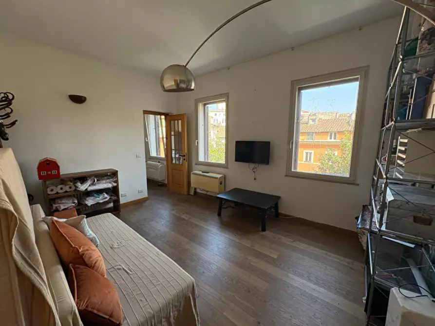 Immagine 15 di Appartamento in vendita  in piazza de' renzi a Roma