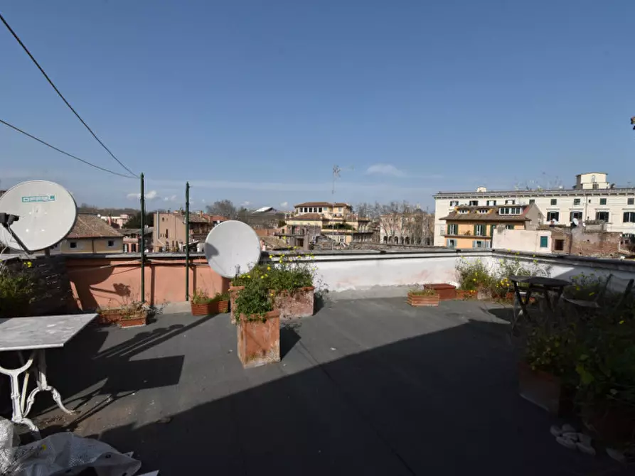 Immagine 35 di Appartamento in vendita  in piazza de' renzi a Roma