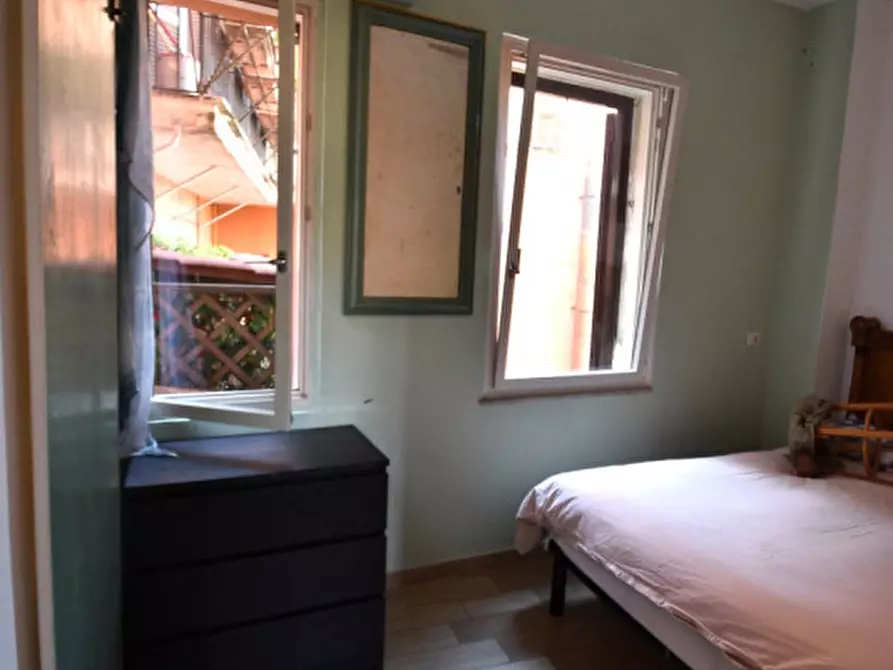 Immagine 36 di Appartamento in vendita  in piazza de' renzi a Roma