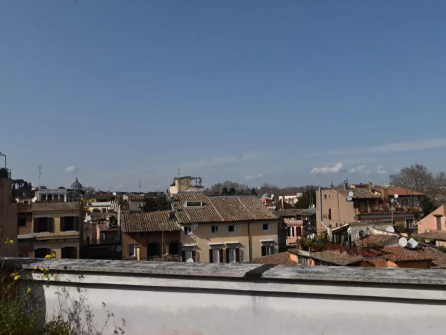 Immagine 37 di Appartamento in vendita  in piazza de' renzi a Roma