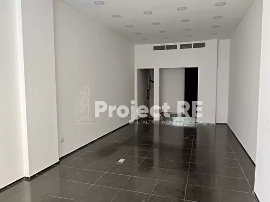 Immagine 9 di Negozio in affitto  a Reggio Di Calabria