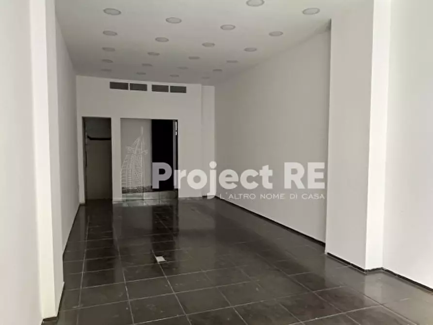 Immagine 10 di Negozio in affitto  a Reggio Di Calabria