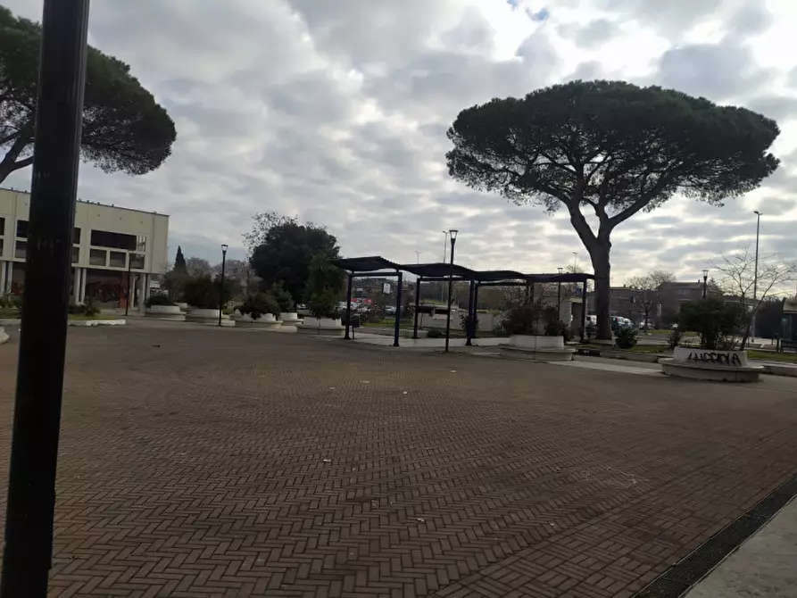 Immagine 3 di Attività commerciale in vendita  in Largo Capelvenere a Roma