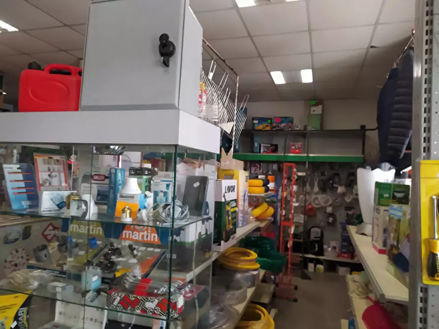 Immagine 4 di Attività commerciale in vendita  in Largo Capelvenere a Roma