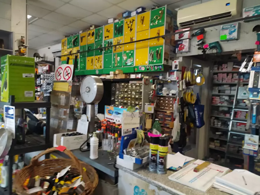 Immagine 5 di Attività commerciale in vendita  in Largo Capelvenere a Roma