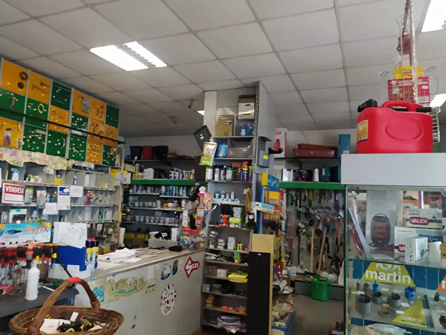 Immagine 6 di Attività commerciale in vendita  in Largo Capelvenere a Roma