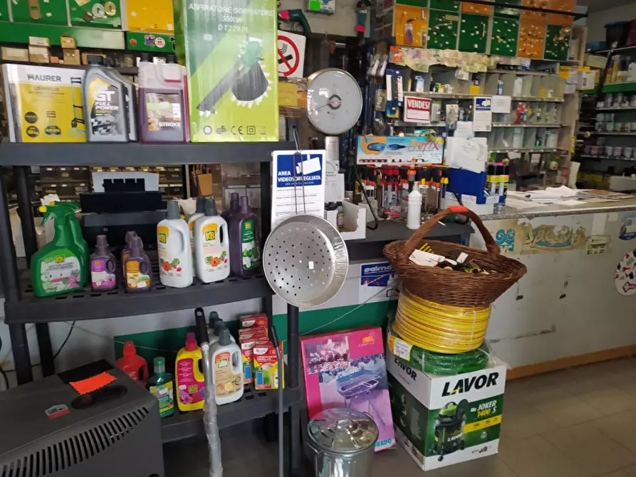 Immagine 8 di Attività commerciale in vendita  in Largo Capelvenere a Roma