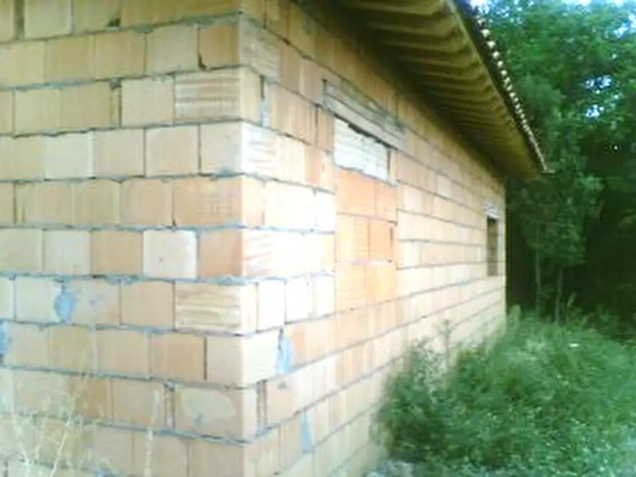 Immagine 2 di Magazzino in vendita  a Sinalunga