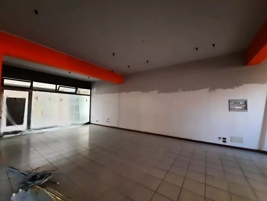 Immagine 1 di Negozio in vendita  in VIA XXV APRILE a Salzano