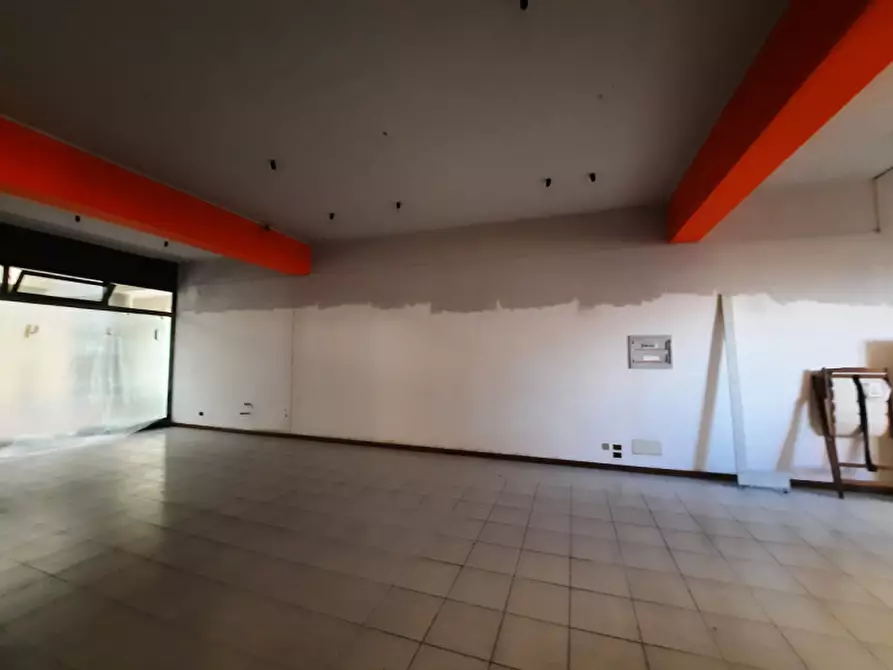 Immagine 3 di Negozio in vendita  in VIA XXV APRILE a Salzano