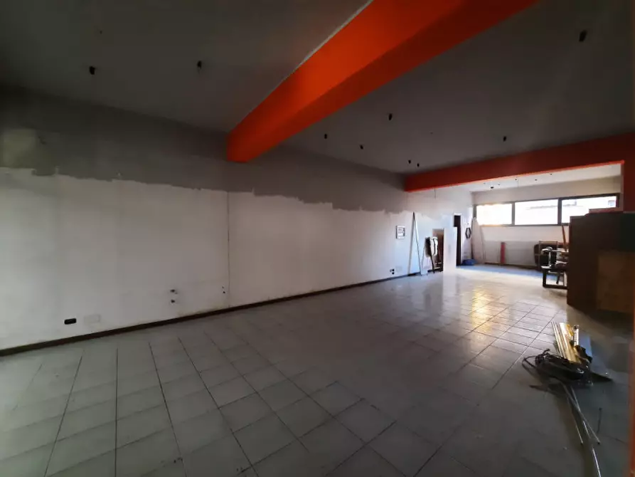 Immagine 5 di Negozio in vendita  in VIA XXV APRILE a Salzano