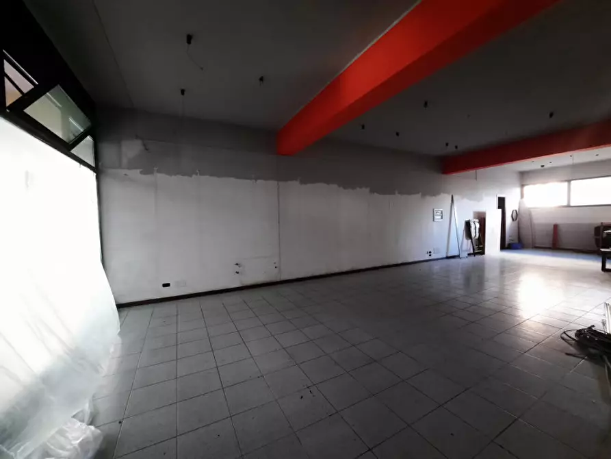 Immagine 6 di Negozio in vendita  in VIA XXV APRILE a Salzano