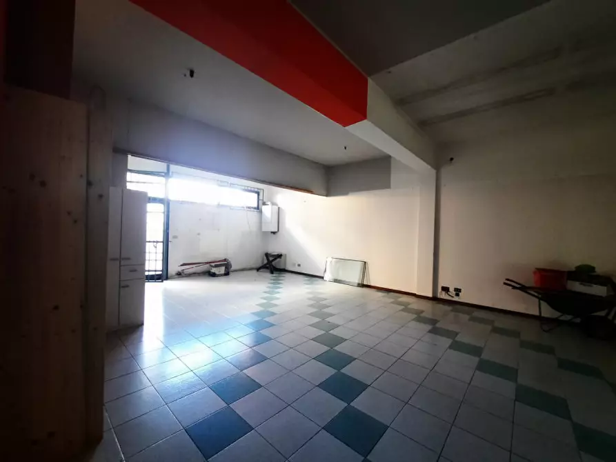 Immagine 9 di Negozio in vendita  in VIA XXV APRILE a Salzano