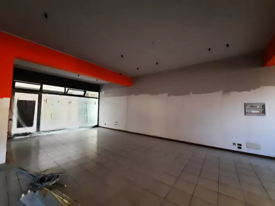 Immagine 10 di Negozio in vendita  in VIA XXV APRILE a Salzano