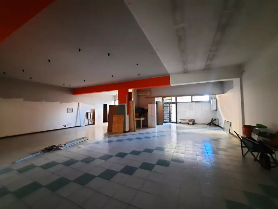 Immagine 12 di Negozio in vendita  in VIA XXV APRILE a Salzano