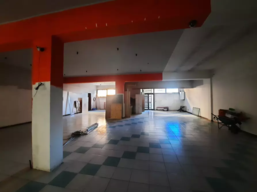 Immagine 13 di Negozio in vendita  in VIA XXV APRILE a Salzano