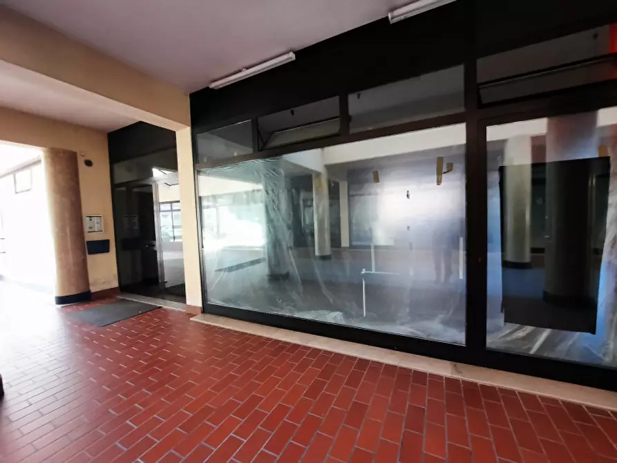 Immagine 15 di Negozio in vendita  in VIA XXV APRILE a Salzano