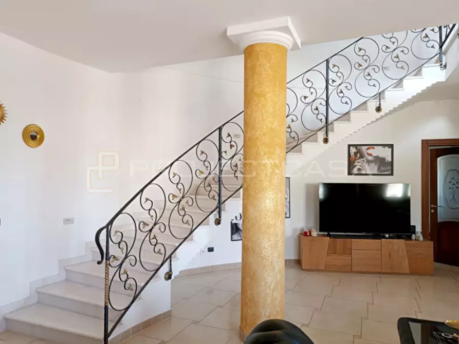 Immagine 9 di Villa in vendita  a Scorrano