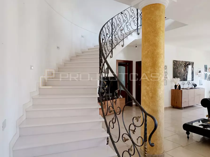 Immagine 10 di Villa in vendita  a Scorrano