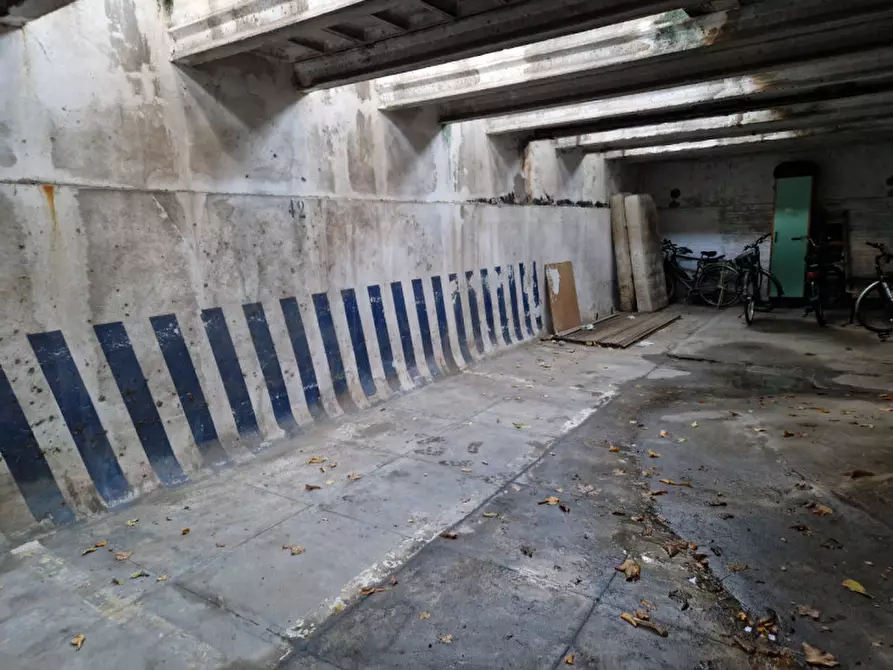 Immagine 1 di Posto auto in vendita  a Padova