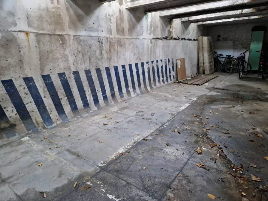 Immagine 2 di Posto auto in vendita  a Padova