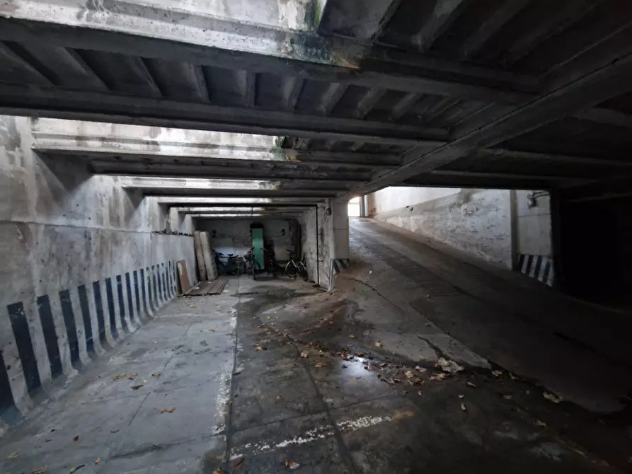 Immagine 3 di Posto auto in vendita  a Padova