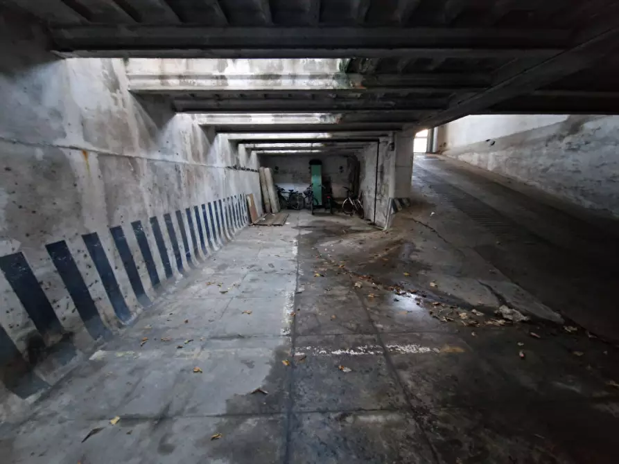 Immagine 4 di Posto auto in vendita  a Padova