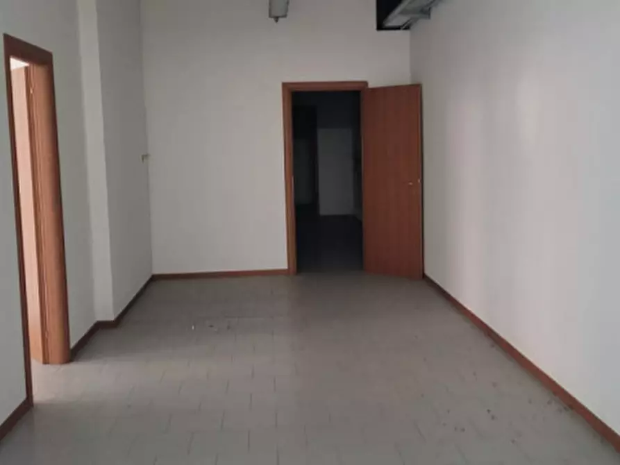 Immagine 2 di Magazzino in vendita  in Via Giuseppe Parini, 10 a Parma