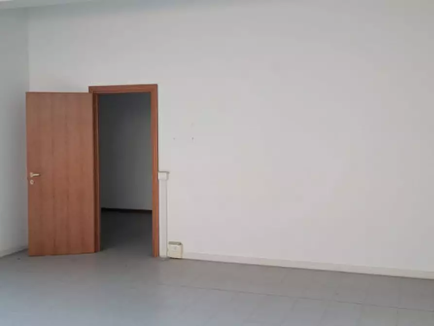 Immagine 4 di Magazzino in vendita  in Via Giuseppe Parini, 10 a Parma