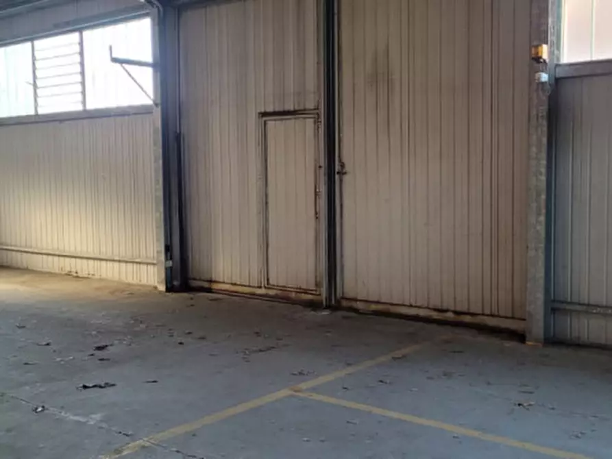 Immagine 9 di Magazzino in vendita  in Via Giuseppe Parini, 10 a Parma