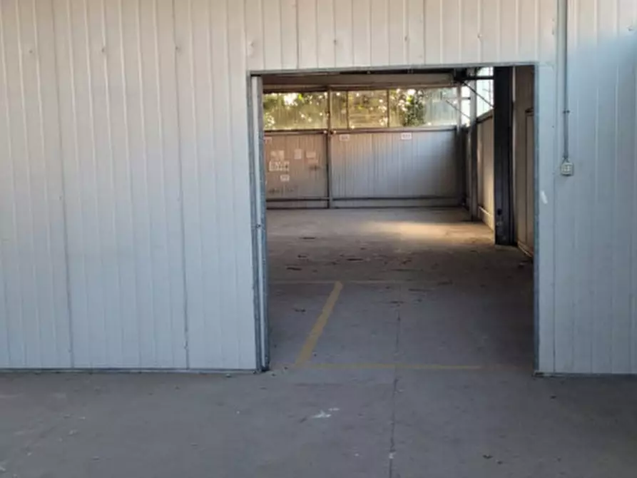 Immagine 11 di Magazzino in vendita  in Via Giuseppe Parini, 10 a Parma