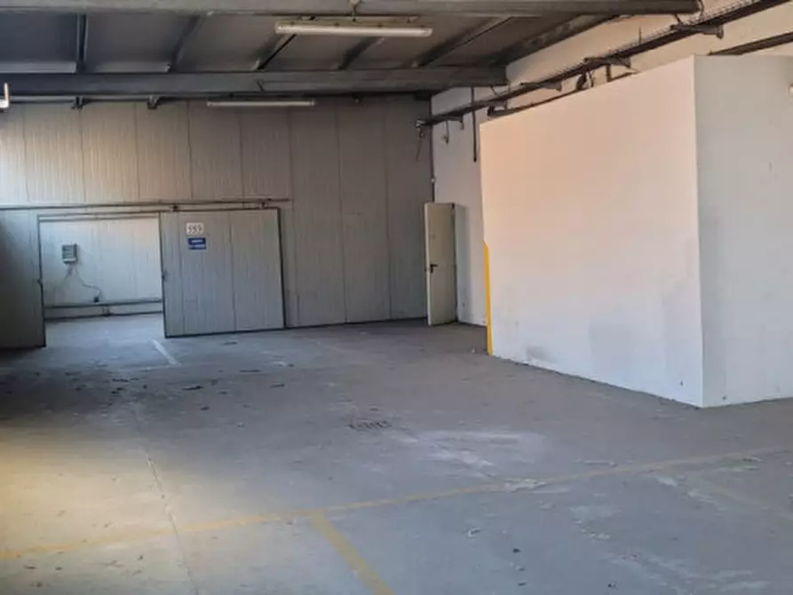 Immagine 12 di Magazzino in vendita  in Via Giuseppe Parini, 10 a Parma