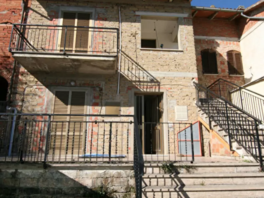 Immagine 1 di Casa indipendente in vendita  a Lucignano