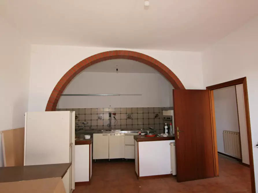 Immagine 2 di Casa indipendente in vendita  a Lucignano