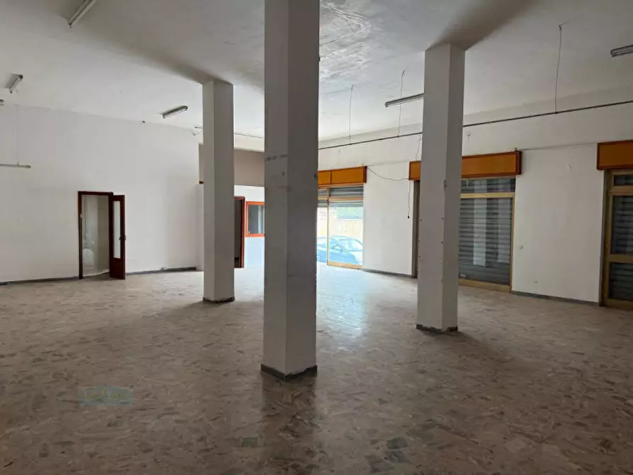 Immagine 2 di Negozio in vendita  in Via Salerno a Ceglie Messapico