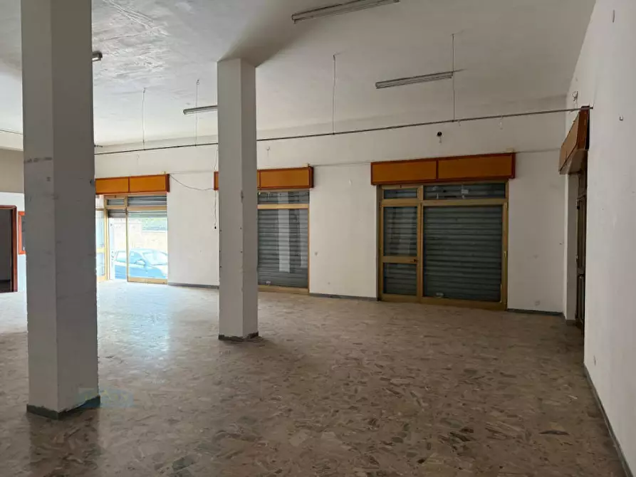 Immagine 5 di Negozio in vendita  in Via Salerno a Ceglie Messapico