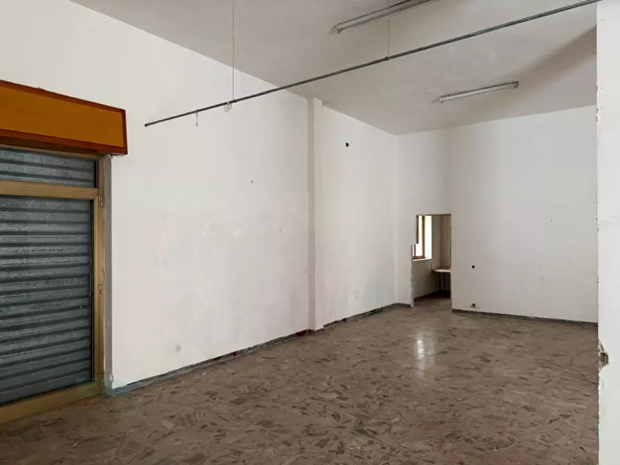Immagine 6 di Negozio in vendita  in Via Salerno a Ceglie Messapico