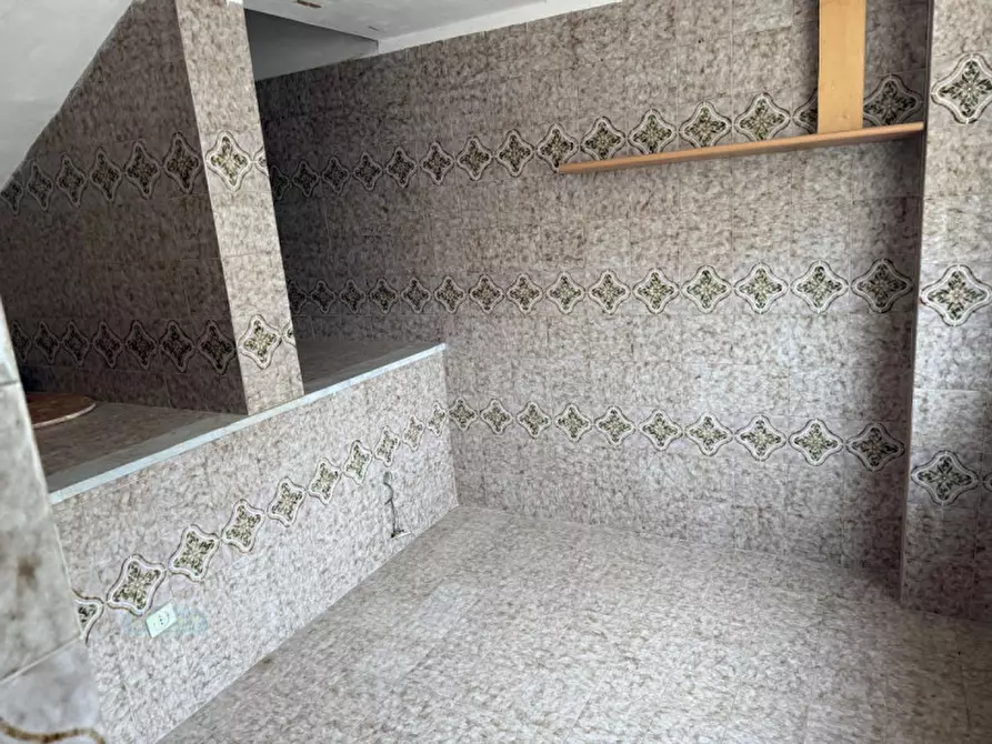 Immagine 10 di Negozio in vendita  in Via Salerno a Ceglie Messapico