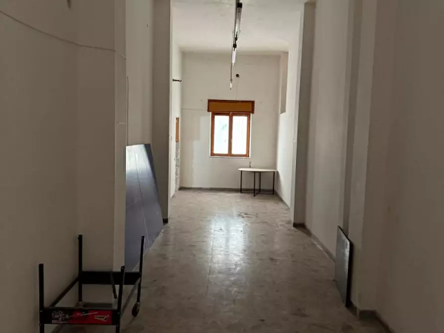 Immagine 11 di Negozio in vendita  in Via Salerno a Ceglie Messapico