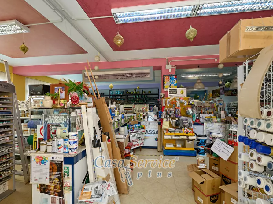 Immagine 8 di Negozio in vendita  in Via Vittorio Emanuele a Supersano
