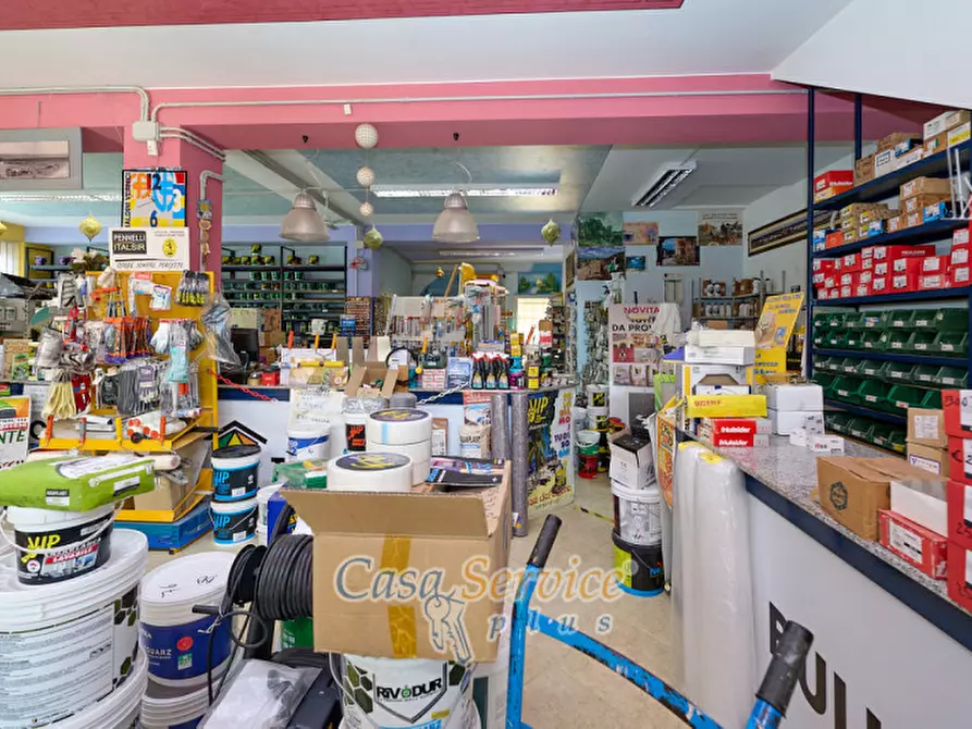 Immagine 10 di Negozio in vendita  in Via Vittorio Emanuele a Supersano