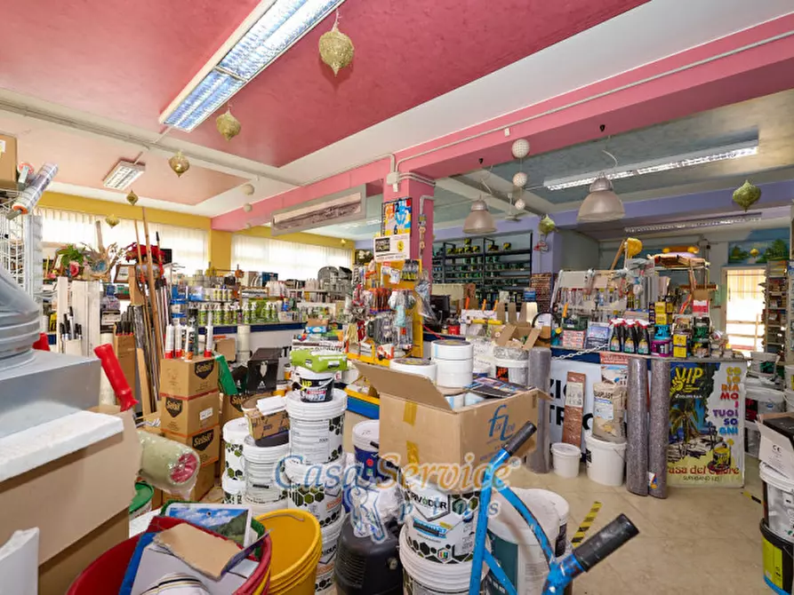 Immagine 11 di Negozio in vendita  in Via Vittorio Emanuele a Supersano