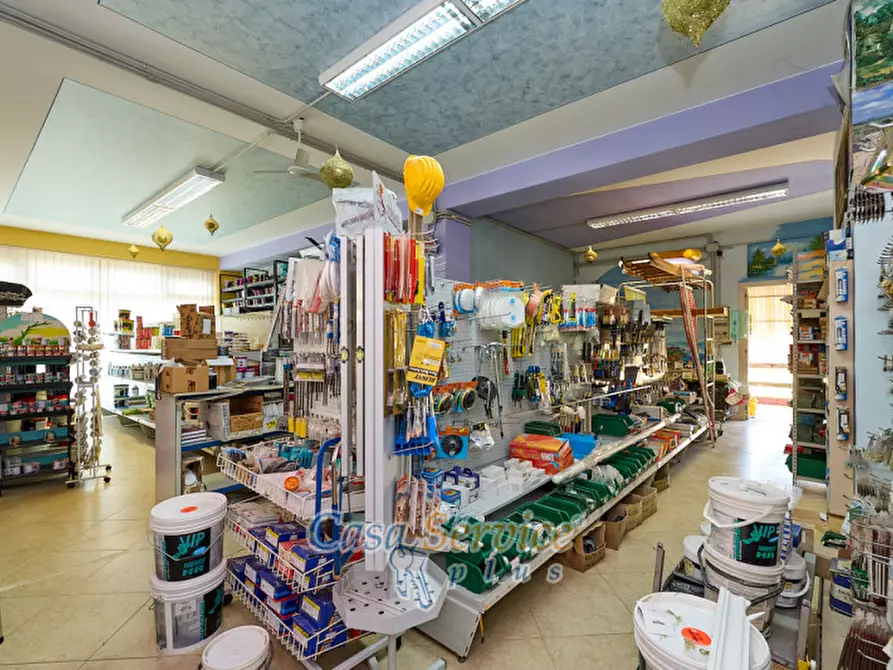 Immagine 13 di Negozio in vendita  in Via Vittorio Emanuele a Supersano