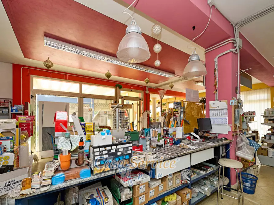 Immagine 14 di Negozio in vendita  in Via Vittorio Emanuele a Supersano