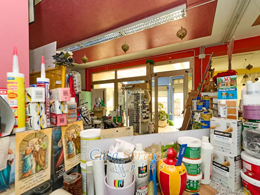 Immagine 17 di Negozio in vendita  in Via Vittorio Emanuele a Supersano