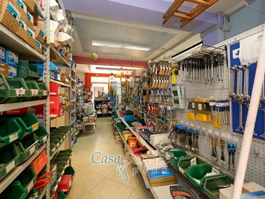 Immagine 29 di Negozio in vendita  in Via Vittorio Emanuele a Supersano